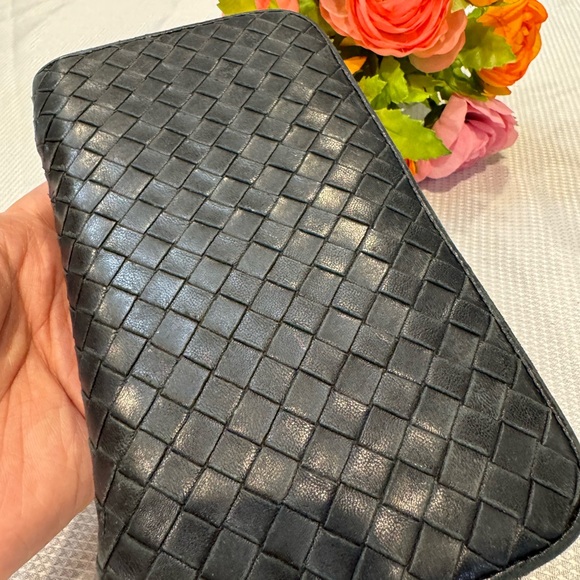 Authentic Bottega Veneta zippy wallet - Picture 6 of 14